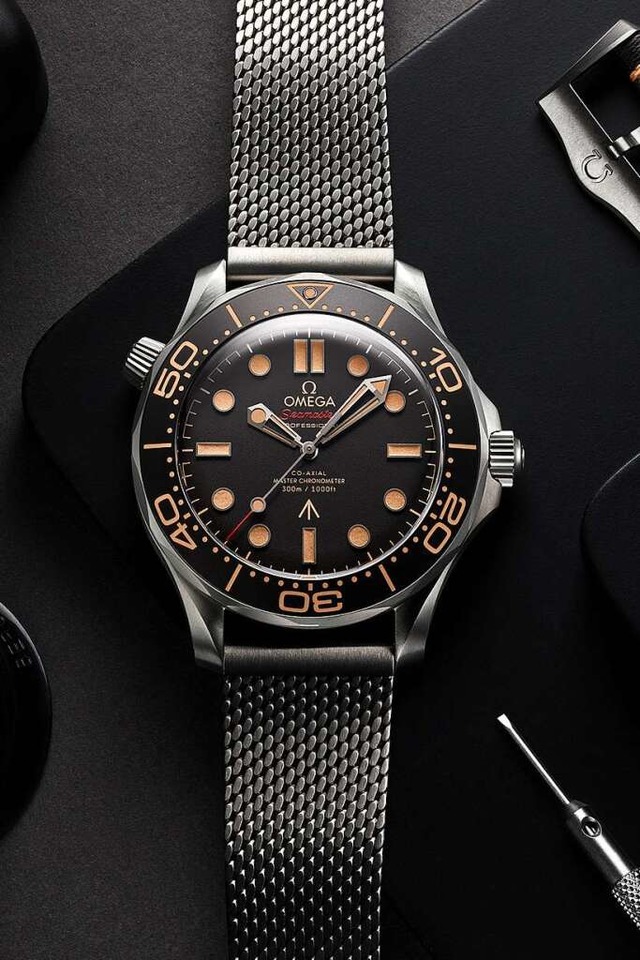 Die neue James Bond-Uhr von Omega ist ...eiburg bei Juwelier Nittel erhltlich.  | Foto: The Swatch Group (Deutschland) GmbH