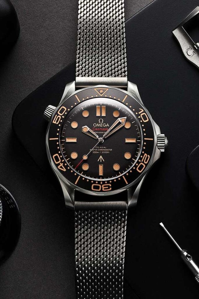 Die neue James Bond-Uhr von Omega ist ...eiburg bei Juwelier Nittel erhltlich.  | Foto: The Swatch Group (Deutschland) GmbH