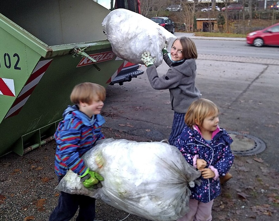 Auch die Kinder waren mit Eifer dabei,.... Entdeckt wurden richtige Müllecken.   | Foto: privat