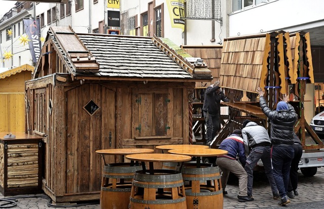 Der Freiburger Weihnachtsmarkt ist der... Am Donnerstag wurde wieder abgebaut.   | Foto: Thomas Kunz