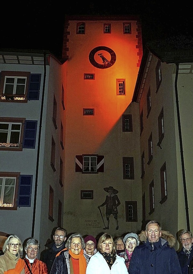 Das Obere Tor in Waldshut leuchtet dieser Tage in Orange.  | Foto: Freudig, Ursula