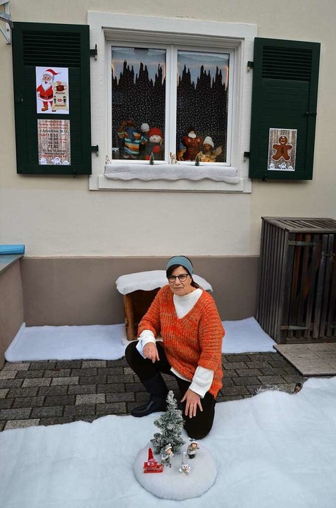 Brigitte Rücker hat Schneebahnen wie R...rauf eine Winterlandschaft inszeniert.  | Foto: Yvonne Siemann