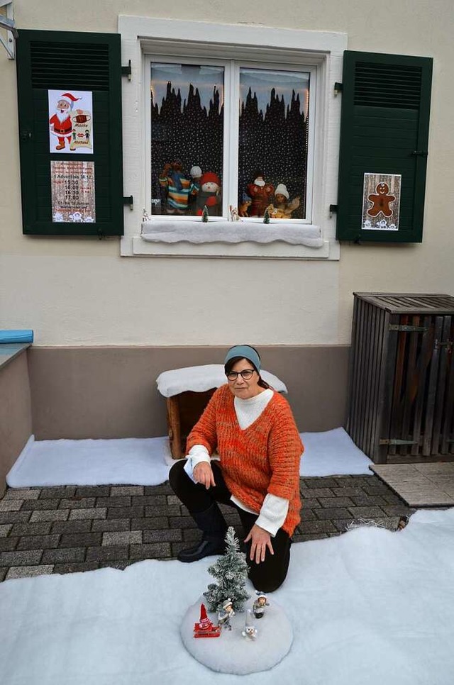 Brigitte Rcker hat Schneebahnen wie R...rauf eine Winterlandschaft inszeniert.  | Foto: Yvonne Siemann