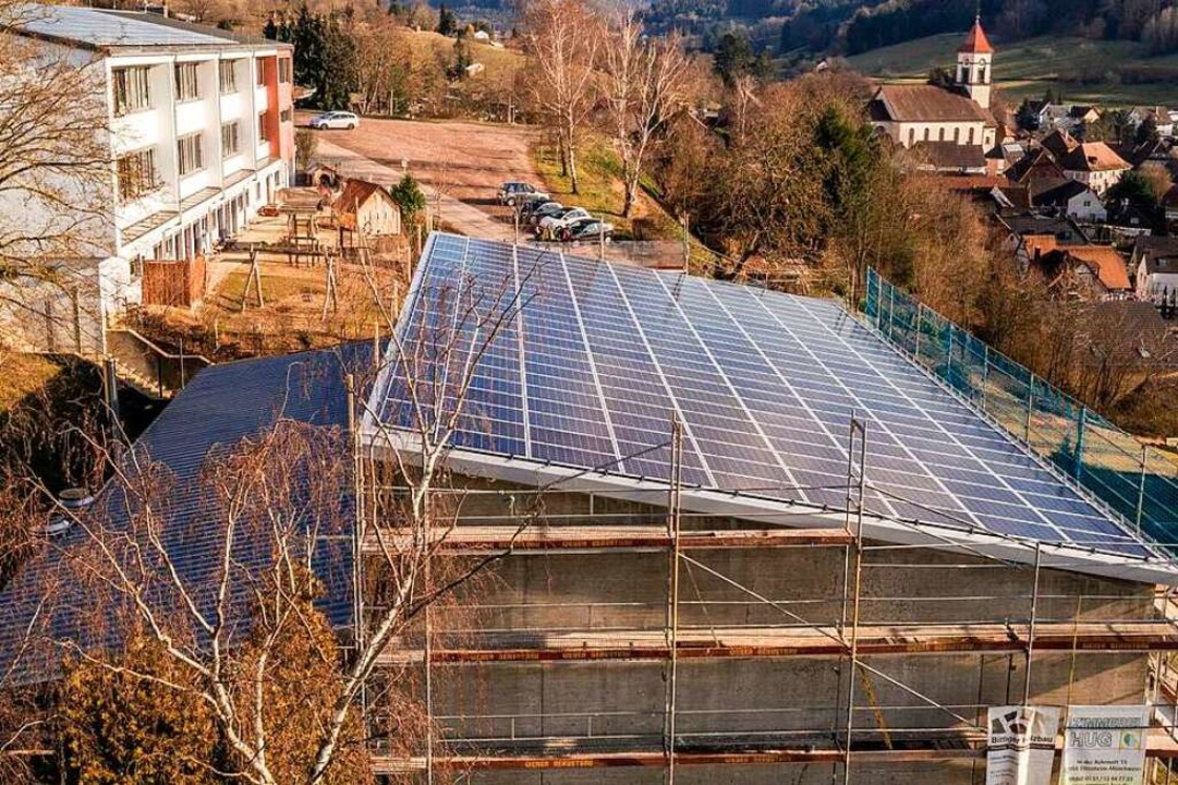 Eine positive Bilanz ergeben die Solar...rrichtete auf der Halle in Münchweier.  | Foto: Bürgerenergie 