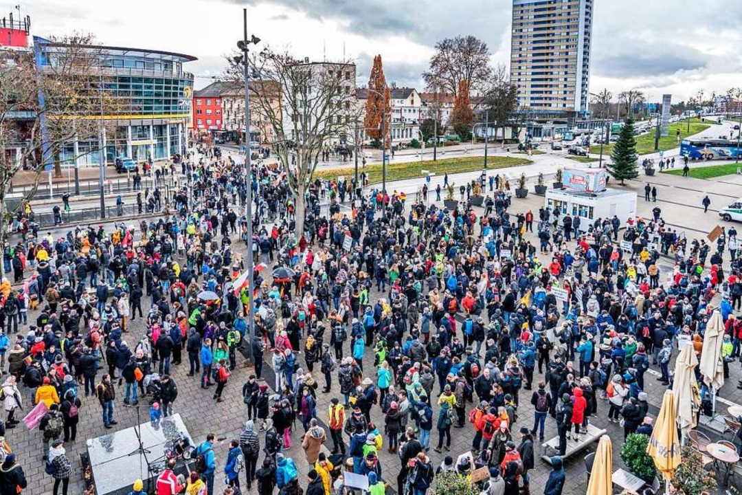 800 waren angemeldet zur Demo in Kehl, rund 2000 kamen.   | Foto: Annette Lipowsky/Stadt Kehl