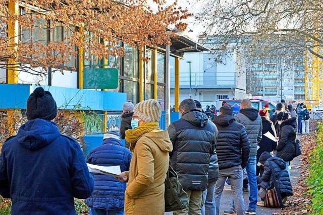 Wartezeiten bis zu drei Stunden bei Corona-Impfaktion in Freiburg-Landwasser