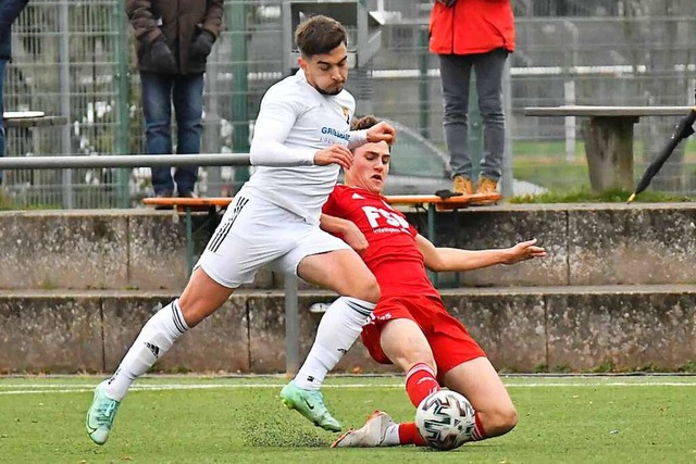 Tor und Vorlage fr die Nullachter: Jo...semann (links) gegen Stegens Paul Hug  | Foto: Jrgen Rudigier