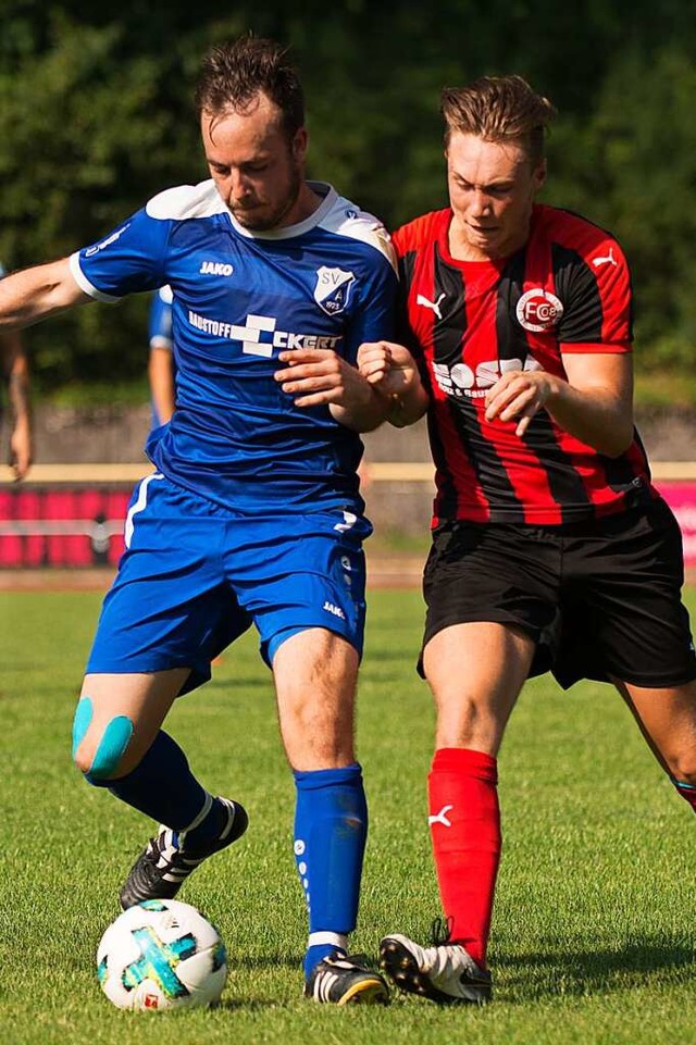 Der FC Bad Sckingen um Nico Kunzelman...ilipp Kirves) auf Rang zwlf verharrt.  | Foto: Markus Schaechtele Fotografie