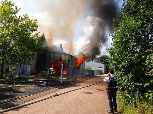 Folgenschwer: Brand eines Zwischenlagers fr Chemikalien in Achern.  | Foto: spether