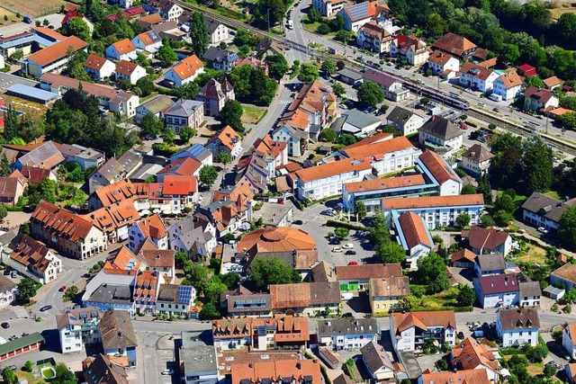 Eisenbahnstrae und Cornimontplatz ste...aulichen Sanierung im Kernort Steinen.  | Foto: Erich Meyer