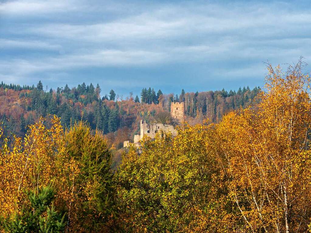 Auch die Kastelburg macht sich prchtig in farbenfroher Laubkulisse, aufgenommen von Wolfgang Schubert.