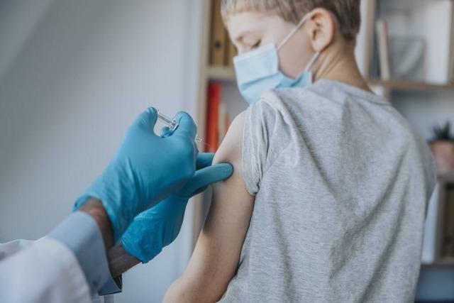 Baden-Württemberg prüft große Impf-Aktion an Schulen