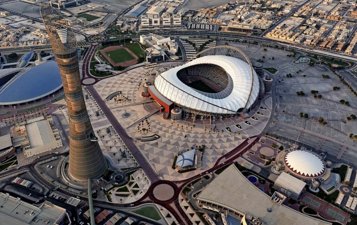 Das Khalifa-International-Stadion in D...ustragungsstätten der Fußball-WM 2022.  | Foto: -