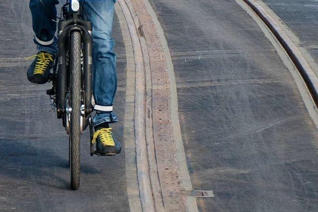 Velofreundliches Gleis im Test an der Haltestelle Bruderholzstrae in Basel