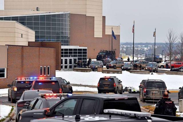 Drei Tote bei Schießerei an Highschool in Michigan