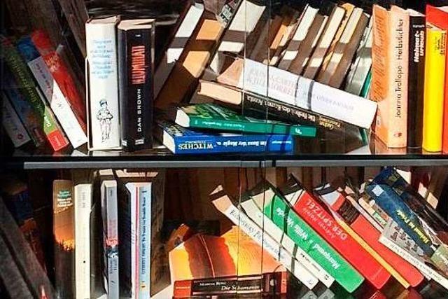 Der Bücherschrank in Schopfheim versinkt im Müll