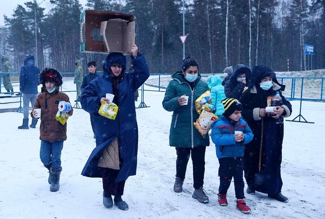 Flchtlinge an der belarussisch-polnischen Grenze  | Foto: Oksana Manchuk (dpa)