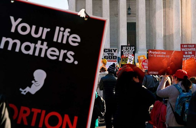 Protest von Abtreibungsgegnern vor dem Gericht  | Foto: OLIVIER DOULIERY (AFP)