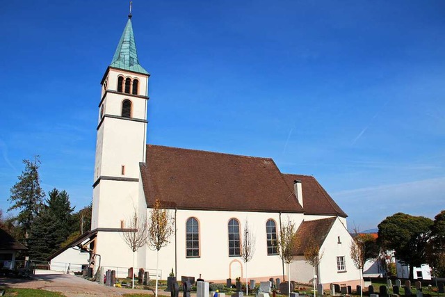 Die St. Peter und Paul Kirche und der Friedhof in Minseln  | Foto: Sophia Kaiser