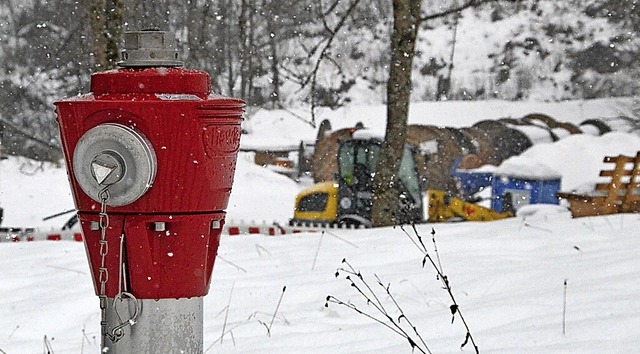 Im Tannengrund, wo derzeit Baumaterial...uer Feuerwehrgertehaus gebaut werden.  | Foto: Sebastian Barthmes