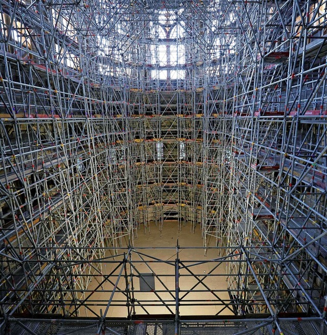 Das hier noch komplett eingerstete Kirchenschiff von Notre-Dame  | Foto: THOMAS SAMSON (AFP)