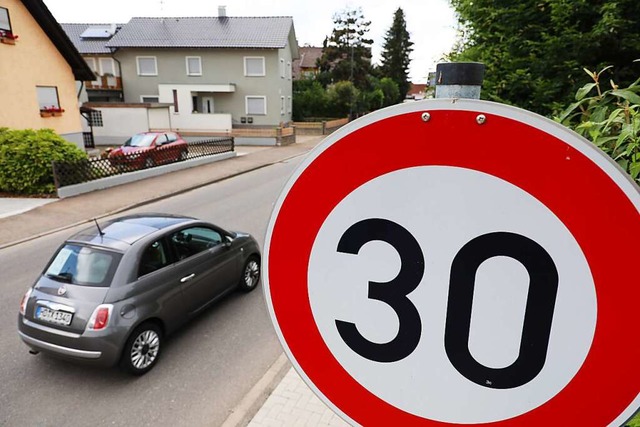 Freiwillig Tempo 30 soll in Ringsheim gelten (Symbolbild).  | Foto: Christoph Breithaupt