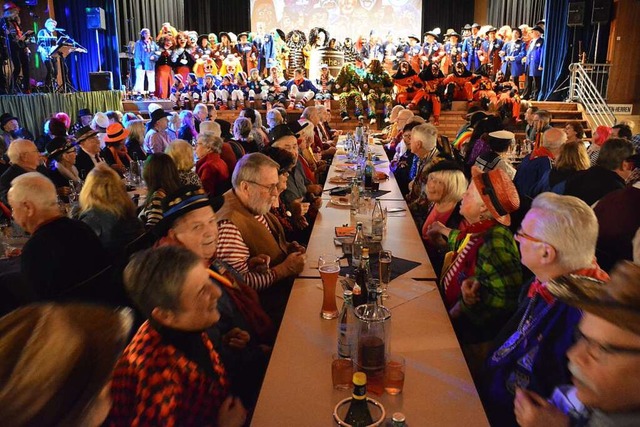 So ausgelassen, wie hier beim Zunftabe...2022 die Fasnacht nicht feiern knnen.  | Foto: Hannes Lauber