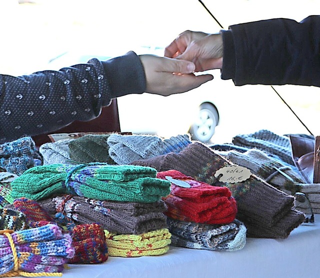 Socken haben auf dem Wochenmarkt nicht...r Lebensmittel verkauft werden drfen.  | Foto: Martha Weishaar