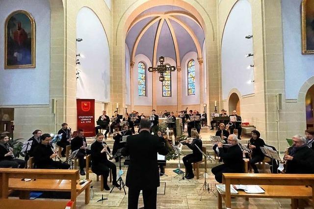 Stadtmusik Lrrach trstet zum Advent mit Blserklngen