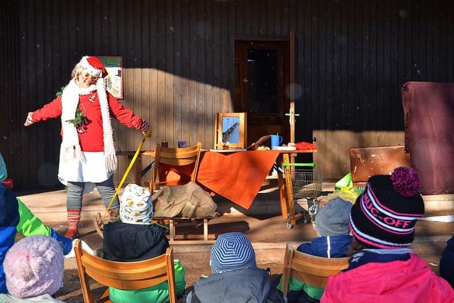 Evelyn Heer bietet  Grundschlern spon... Auffhrung im Pavillon im Kurgarten.   | Foto: Liane Schilling