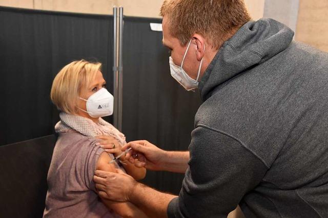Hunderte Menschen lassen sich am Wochenende in Gundelfingen und Oberried impfen