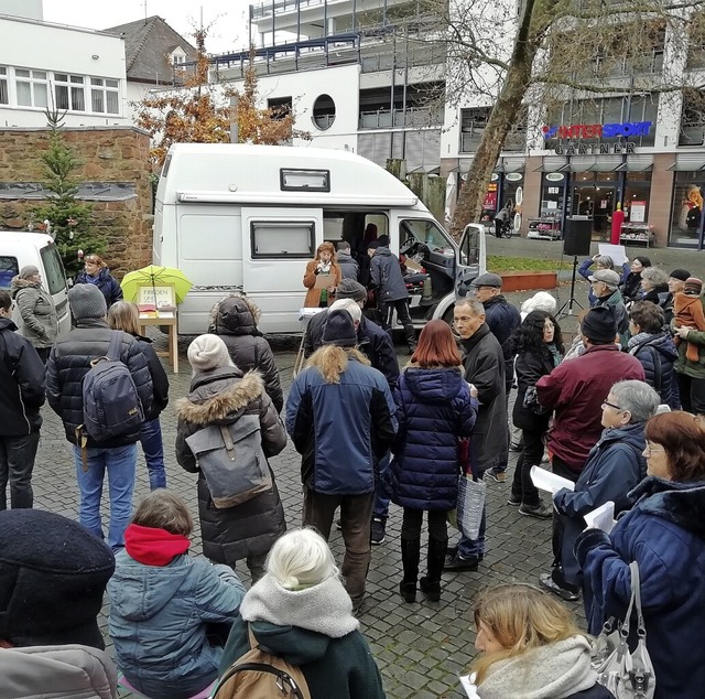 Ein Blick auf die Kundgebung am Samstag.   | Foto: Ulrike Derndinger