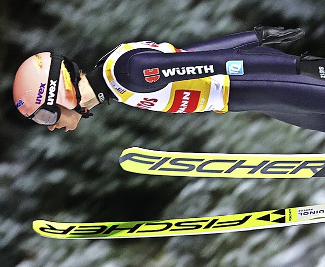 Karl Geiger bleibt der Fhrende im Weltcup   | Foto: Grzegorz Momot (dpa)