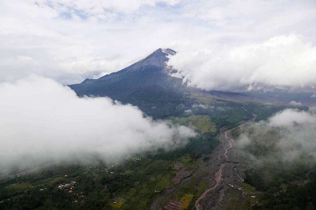 Vulkanausbruch auf Java  | Foto: Trisnadi (dpa)