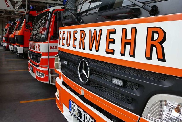 Die Bad Krozinger Feuerwehr war am fr...rand im Hochhaus beim Bahnhof niemand.  | Foto: Frank Schoch