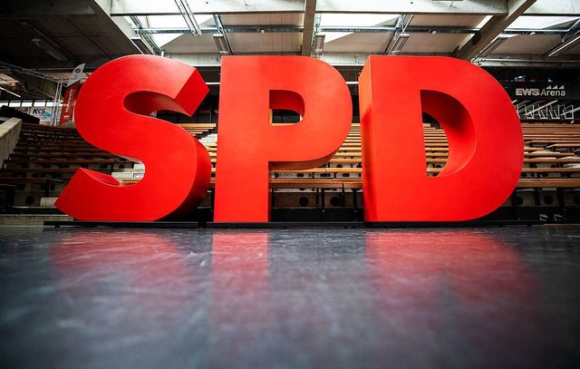 Das Logo der SPD beim digitalen Partei...temberg in der EWS-Arena in Gppingen.  | Foto: Christoph Schmidt (dpa)