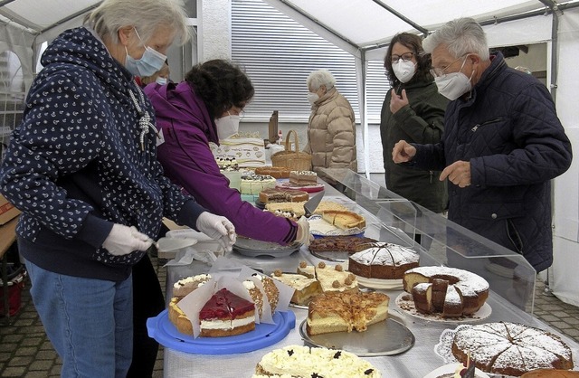 Kuchen to go, aber davon reichlich beim Barbarafest in Nordweil  | Foto: Reiner Merz