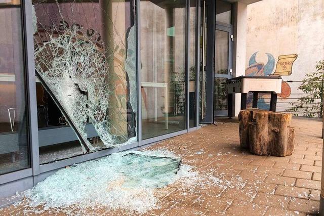 Kaputte Fenster, Löschpulver versprüht – Vandalismus in Bad Säckingen
