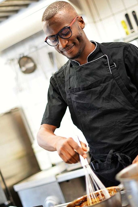 Mohamed Touir in der Küche  | Foto: Kathrin Blum