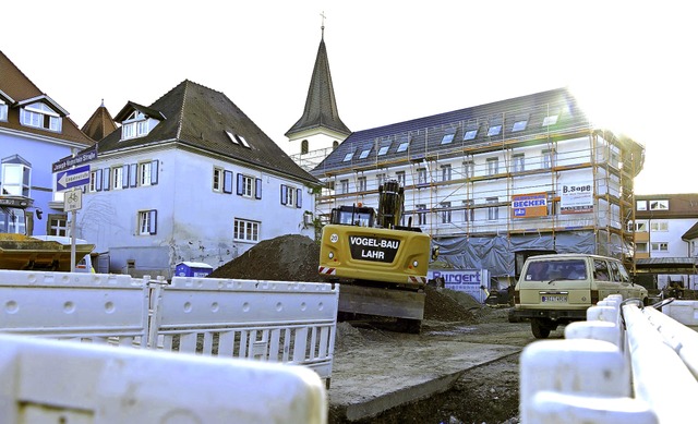 Neue Mitte und Rathausanbau werden die...t noch mehrere Millionen Euro kosten.   | Foto: Frank Schoch
