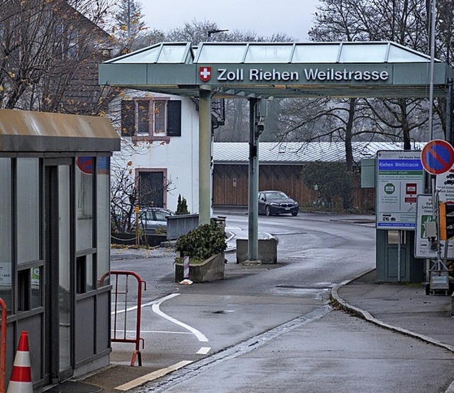 Beide Fahrspuren in die Schweiz sind a...r Grenzbergang wieder frei befahrbar.  | Foto: Hannes Lauber