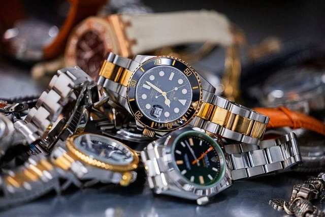 Die verschenkten Uhren haben kaum einen Wert.   | Foto: Rolf Vennenbernd