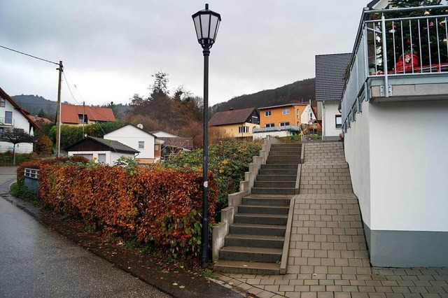 Neben der privaten Treppe am Forsthaus...men. Grund: Verkehrssicherungspflicht.  | Foto: Silke Hartenstein