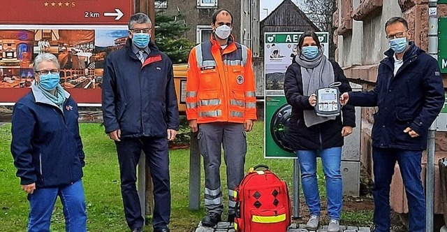 Christine Laufer vom DRK-Kreisverband,...hrer Alexander Breisacher (von links)  | Foto: Gemeinde Winden