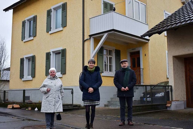 Inge Gula (von links), Ute Lusche und ...us, das die Brgerstiftung geerbt hat.  | Foto: Thomas Loisl Mink