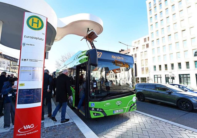 Die Buslinie 27 und die Stadtbahnlinie...erden am Europaplatz besser verknpft.  | Foto: Rita Eggstein