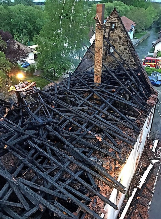 Der Dachstuhl wurde vllig zerstrt.  | Foto: Feuerwehr Kenzingen