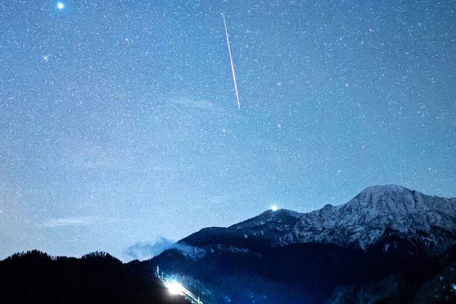 Eine Sternschnuppe whrend der Geminiden  | Foto: Matthias Balk (dpa)