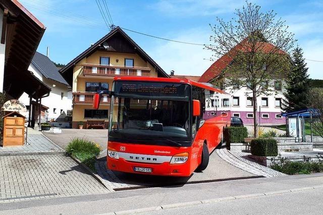 Ab Sonntag fahren Busse stündlich von morgens bis abends nach Biederbach