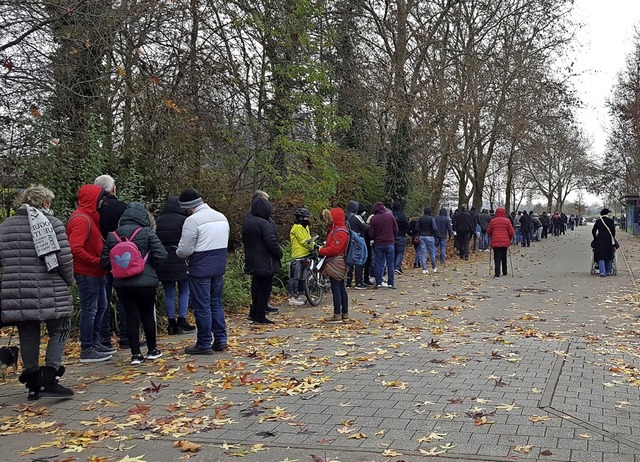 Auch wenn Geduld ntig ist, in Bad Kro... in Kauf nehmen, um geimpft zu werden.  | Foto: Stefan Mertlik